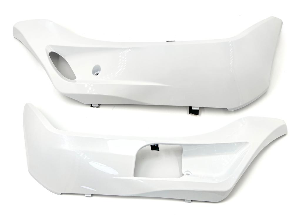 TAMPA LATERAL INFERIOR PISO PCX 150 14-15 BRANCO D IR/ESQ. (PAR) EMBUS