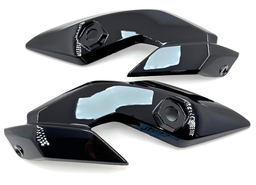 CARENAGEM LATERAL (BANANINHA) SUZUKI HAOJUE DK 160 2025-2026 PRETO EMBUS NOVIDADE