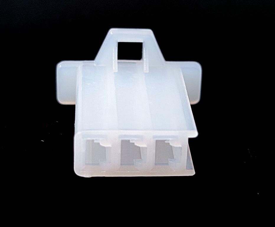 CONECTOR FAROL/STOP 3 VIAS MACHO (EMBUS)