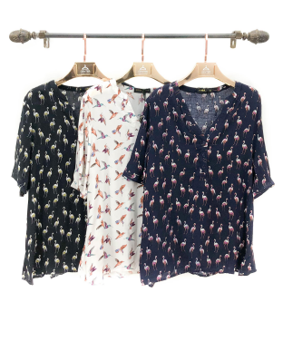 M - Blusa Fem. Estampa Beija-Flor Ref: YL-015 Pac c/ 24 UN Diversas Cores.