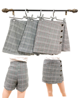 O - Shorts Saia Fem. Xadrez Ref: L2043 Pac c/ 24 UN Diversas Cores.