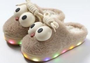 P - Pantufa Infantil com LED Ref: SF-6 Pac c/ 30 UN Diversas Cores.