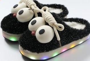 P - Pantufa Infantil com LED Ref: SF-6 Pac c/ 30 UN Diversas Cores.