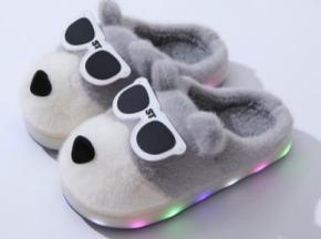 P - Pantufa Infantil com LED Ref: ST-F60 Pac c/ 30 UN Diversas Cores.