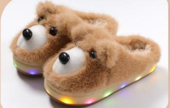 P - Pantufa Infantil com LED Ref: SF-29 Pac c/ 30 UN Diversas Cores.