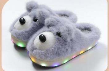 P - Pantufa Infantil com LED Ref: SF-29 Pac c/ 30 UN Diversas Cores.