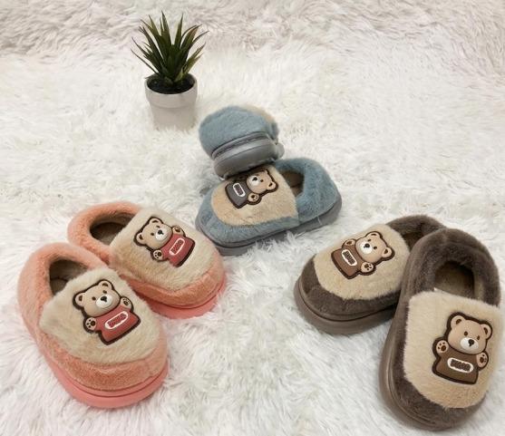 P - Pantufa Infantil Ref: 43079-4 Pac c/ 24 UN Diversas Cores.