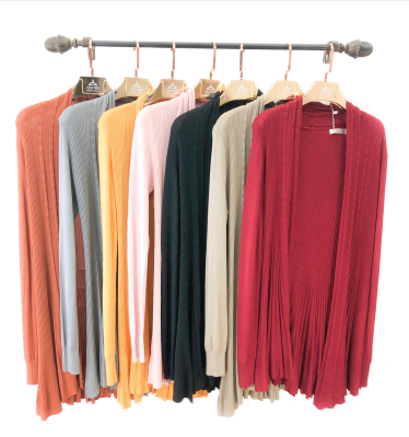J - Cardigan Fem. Longo Tricot Canelado Ref: M1847 Pac c/ 24 UN Diversas Cores.