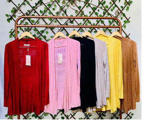 J - Cardigan Fem. Longo Tricot Vazado Ref: HY159 Pac c/ 24 UN Diversas Cores.