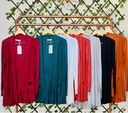 J - Cardigan Fem. Longo Tricot Vazado Ref: LZ125 Pac c/ 24 UN Diversas Cores.