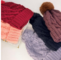 R - Touca Fem. Forrada Tricot com Pompom Ref: TA307 Pac c/ 24 UN Diversas Cores.