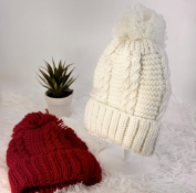R - Touca Fem. Forrada Tricot com Pompom Ref: 38764-5 Pac c/ 24 UN Diversas Cores.