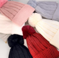 R - Touca Fem. Forrada Tricot com Pompom Ref: 38764-10 Pac c/ 24 UN Diversas Cores.