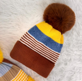 R - Touca Infantil Tricot com Pompom Ref: 38764-14 Pac c/ 24 UN Diversas Cores.
