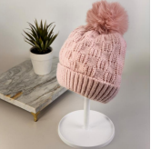 R - Touca Infantil Tricot com Pompom Ref: AO2414 Pac c/ 24 UN Diversas Cores.