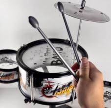 Z - Bateria Infantil Ref: LCB013 Pac c/ 6 UN Diversas Cores.