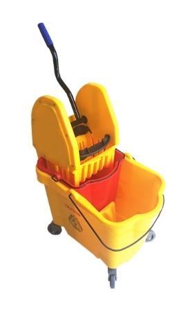 Carro Balde 33L Amarelo (c/divisor de águas, sist. quebra ondas, c/esprem. e balde verm.) NOBRE