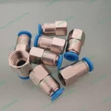 CONEXÃO RETA ROSCA INTERNA 1/4" TUBO 8mm